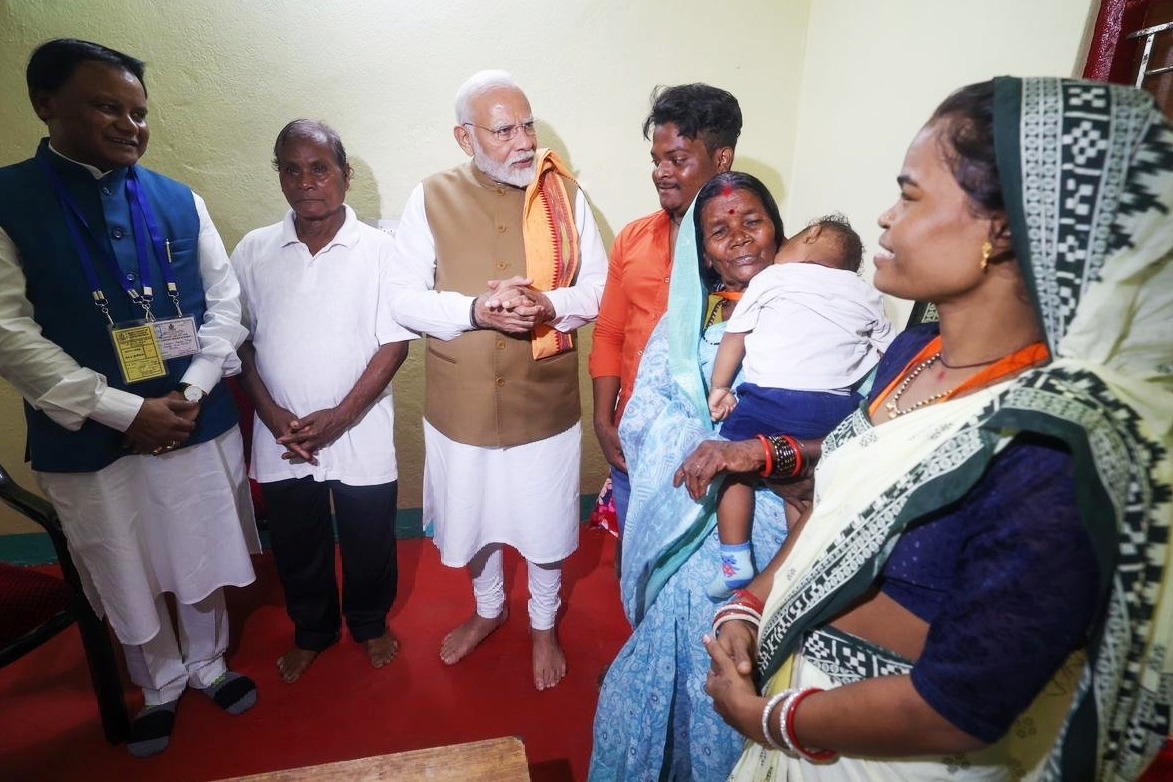 PM Modi interacts with beneficiaries of PMAY-U in Bhubaneswar