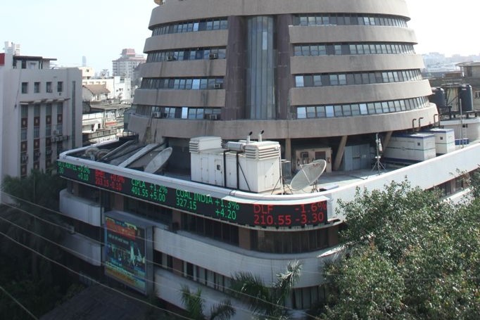 Sensex closes lower, India VIX spikes over 6 pc ahead of Fed decision