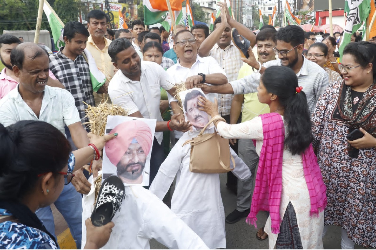 Tripura Congress stages protest over threats to Rahul Gandhi