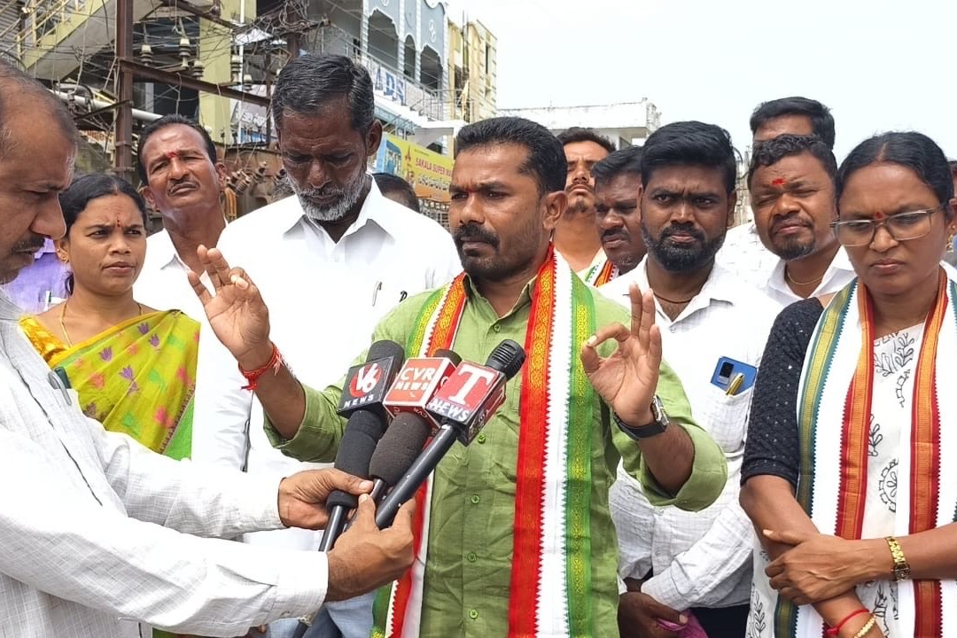 Telangana Congress MLA offers reward for 'beheading' Union Minister Bittu