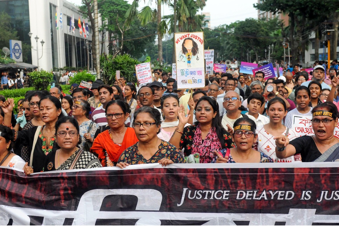 RG Kar Tragedy: Junior doctors' sit-in lifted officially after rally to CBI office