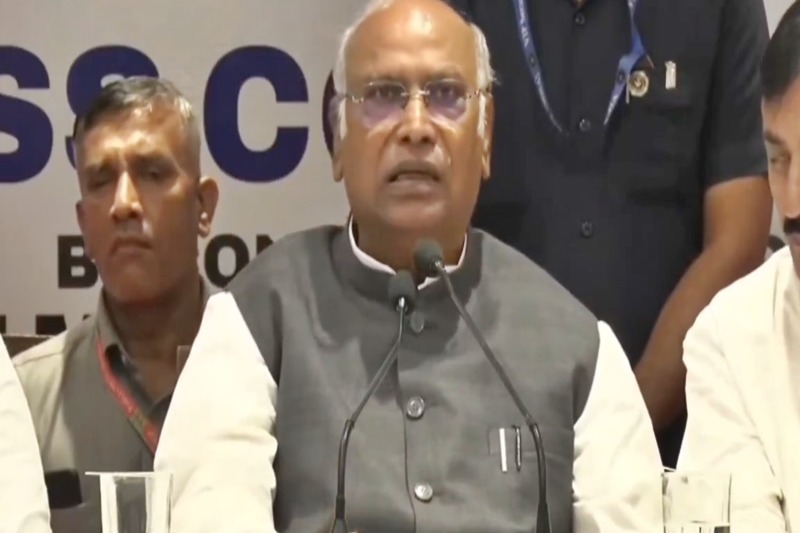 Why no action against BJP leader over hateful remarks on Rahul, questions Kharge