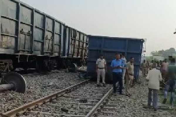 Six wagons of goods train derail near West Bengal's New Maynaguri station