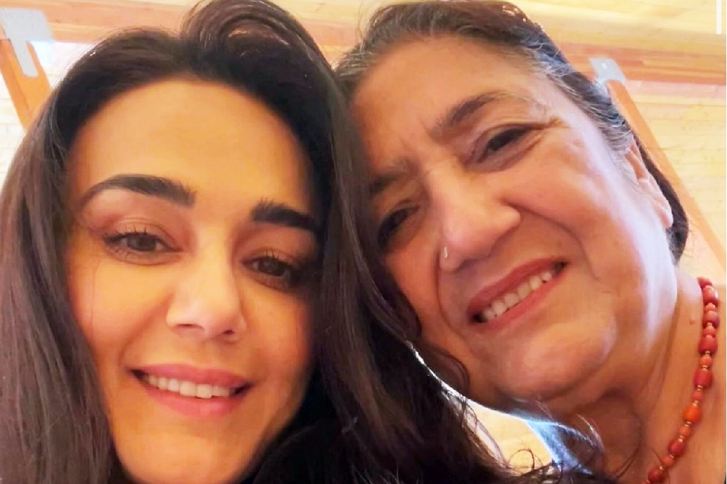 Preity Zinta drops a heartwarming selfie with mom & adorable bunny