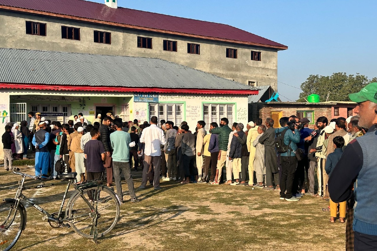 Voter queues seen at polling stations for third & final phase of J&K election today