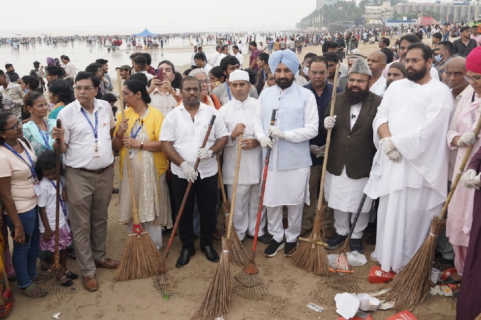 Maha: Multi-faith leaders hail PM Modi for spearheading Swachh Bharat Mission