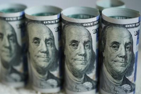 India’s foreign exchange reserves cross $700 billion for first time