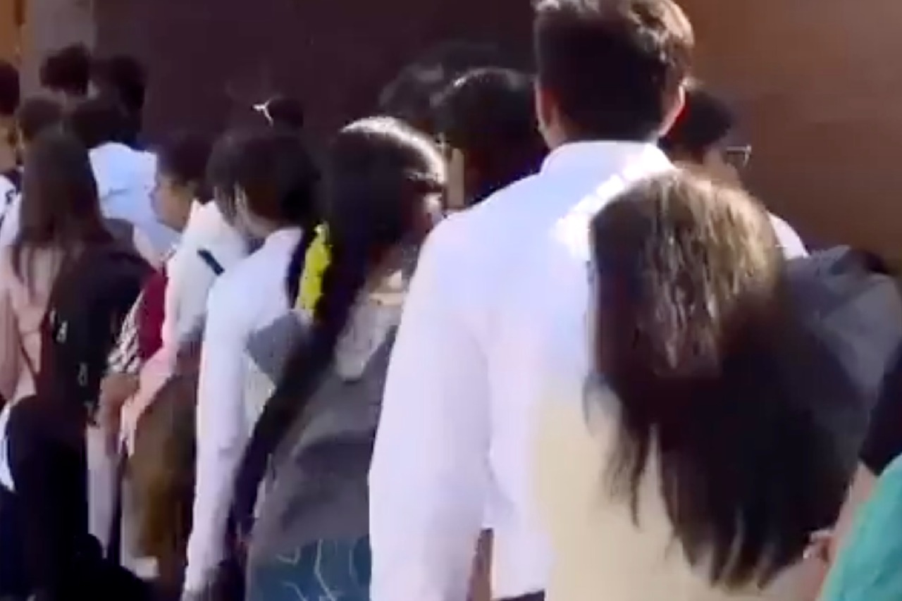 Plight of Our Students in Canada: Long Queue in Front of a Hotel for a Waiter Job – Here’s the Video!