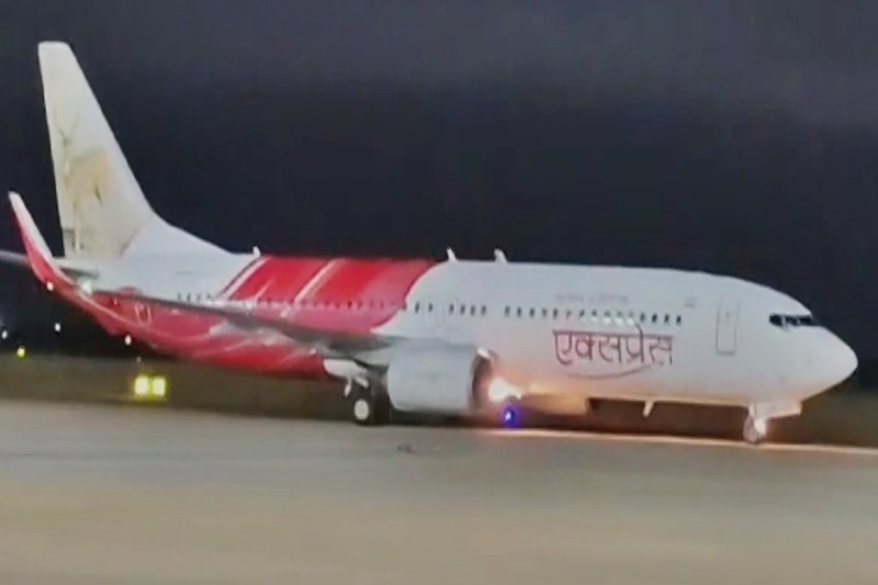 Air India Express flight lands safely after technical snag; probe ordered (2nd Ld)