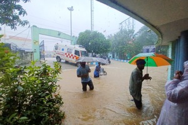 Heavy rain alert in Chennai, residents worried over incomplete stormwater drain project