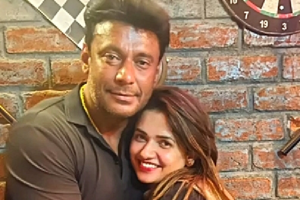 Fan murder case: Court quashes bail pleas of Darshan, Pavithra Gowda 