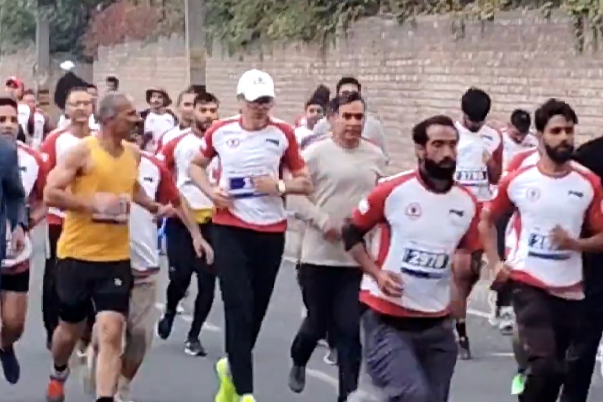 Kashmir's first-ever international marathon, over 2,000 athletes run