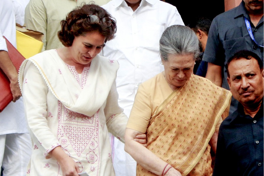 Sonia Gandhi to campaign for daughter Priyanka's electoral debut from Wayanad LS seat