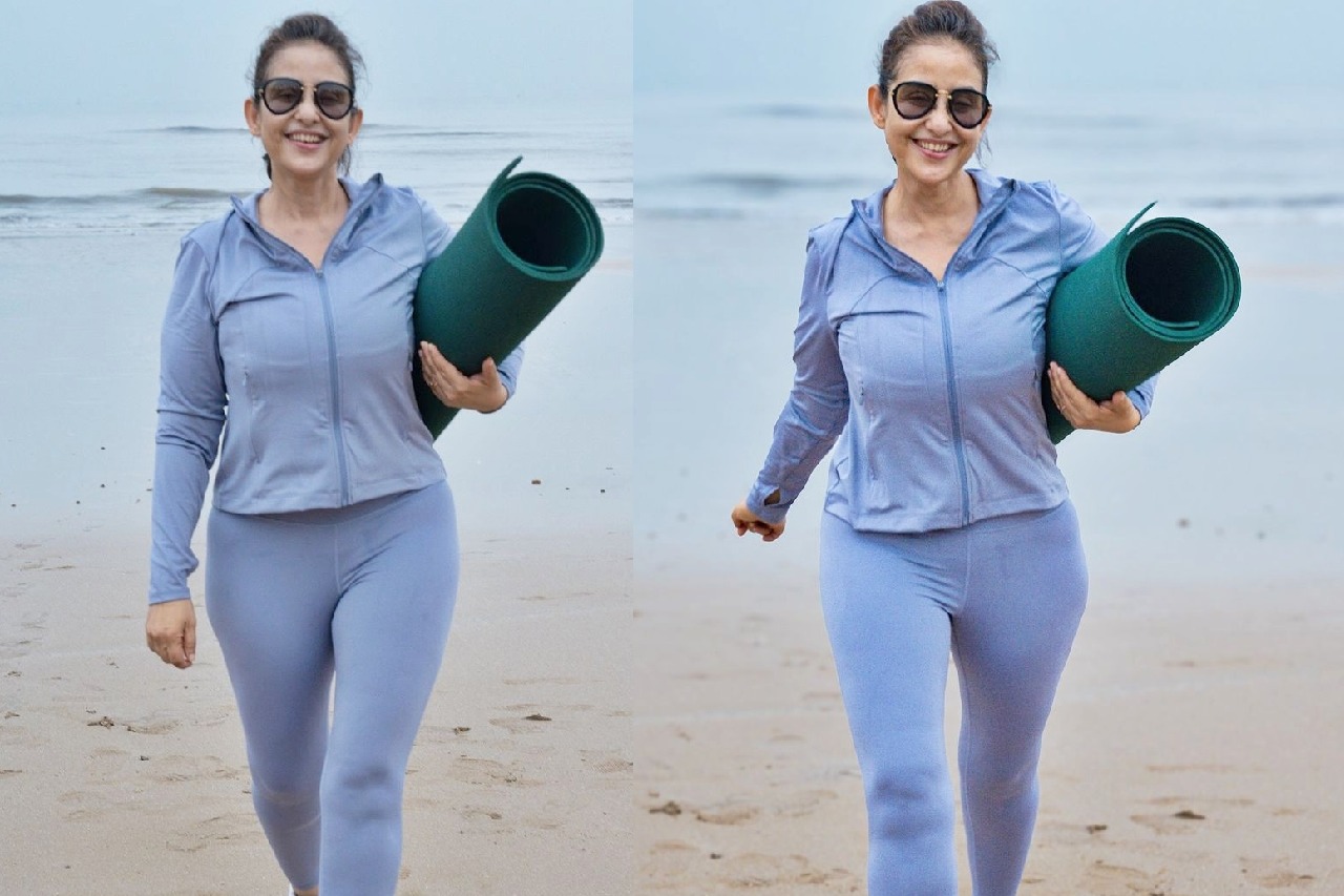 Manisha Koirala loves practising Yoga on Mumbai beaches