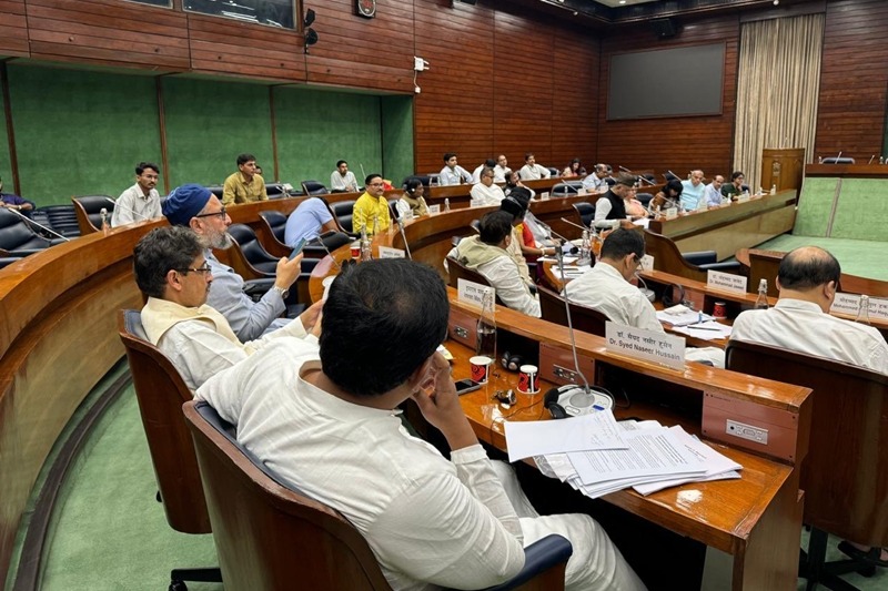 Huge ruckus in JPC meet on Waqf Bill: TMC MP Kalyan Banerjee breaks glass bottle, suspended