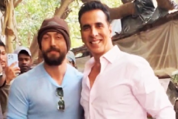 Akshay Kumar reunites with ‘Chote Miyan’ Tiger for ‘Singham Again’ promotions