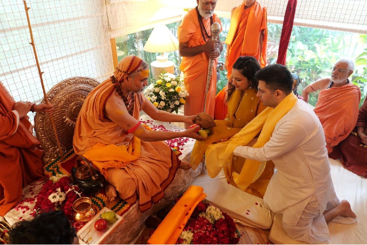 Shankaracharya Swami Avimukteshwaranand visits Raghav-Parineeti's home, blesses them