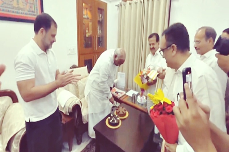 Rahul leads cake-cutting celebration for Kharge as latter completes 2 years as Cong President