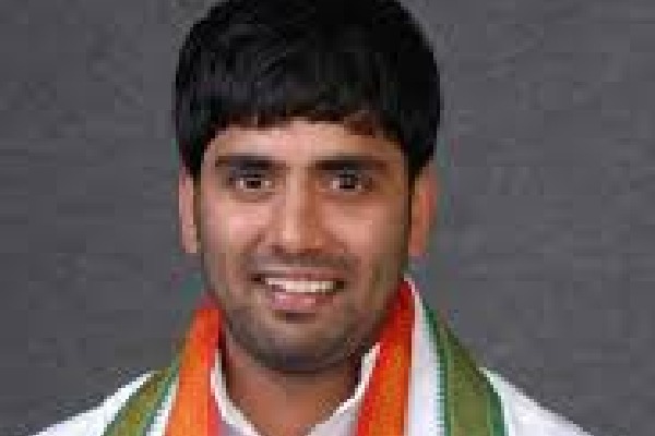 Telangana: Congress MP demands drug test of BRS MLAs