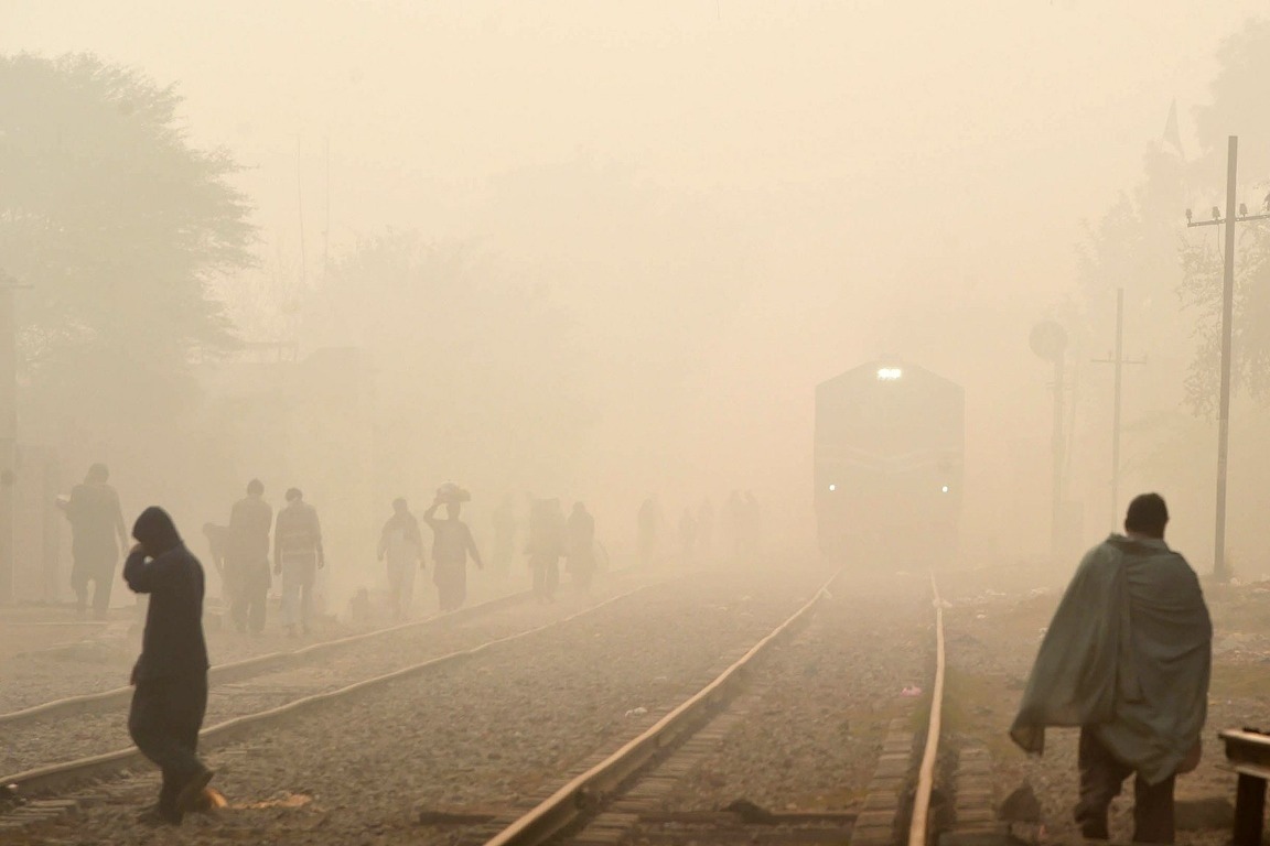 Pakistan: School across Lahore shut down amid worsening smog