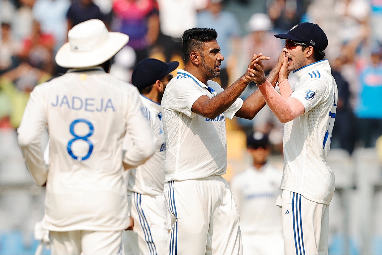 3rd Test: India grab the initiative, reduce NZ to 171/9  at stumps on Day 2