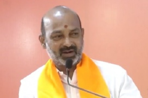 Bandi Sanjay slams Congress over proposal for partymen in temple panels