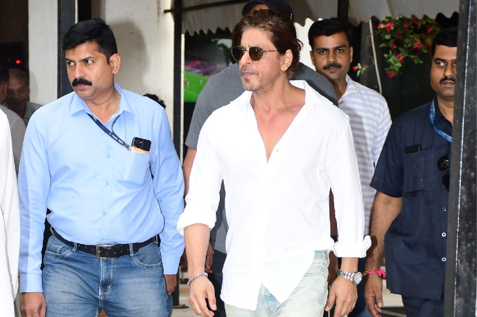 Mumbai Police team in C'garh to probe death threat to Shah Rukh Khan