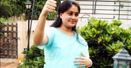 Vijayashanti & Azhar favourites for TPCC chief post