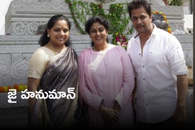 Kavitha visits actor Arjun constructed Hanuman temple in Chennai