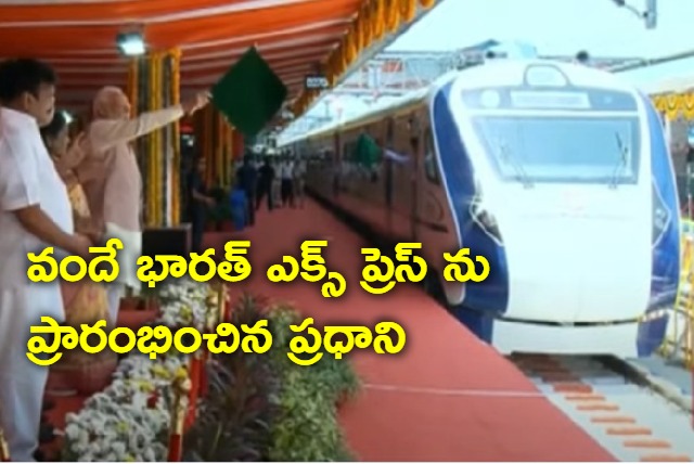 PM modi flags to vande bharat express at secunderabad railway station