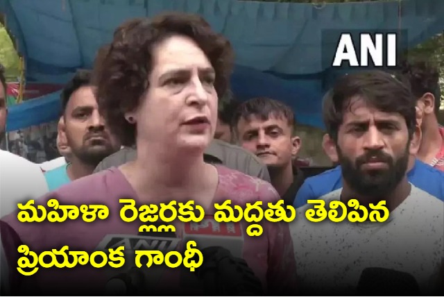 Priyanka Gandhi Meets Wrestlers At Jantar Mantar