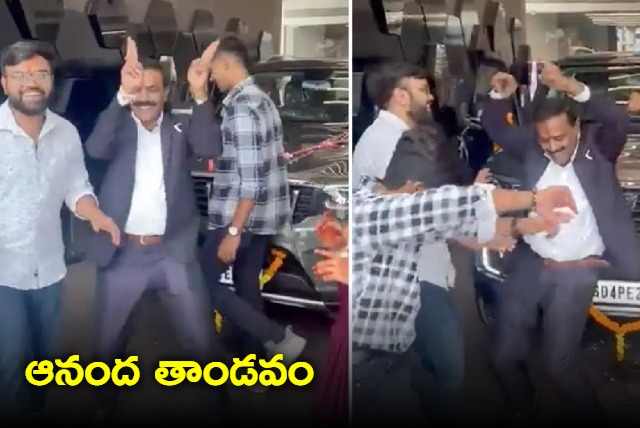 Family buys car celebrates with a dance in the showroom Anand Mahindra shares heartwarming video