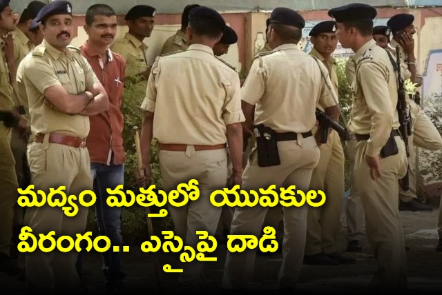 Medchal youth assaulted on SI in uniform