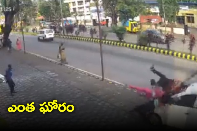 car rammed into some women walking on the footpath beside the road at over speed in mangalore