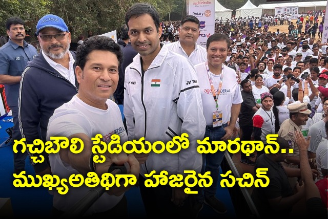 Sachin Tendulkar flagged off Hyderabad Half Marathon 