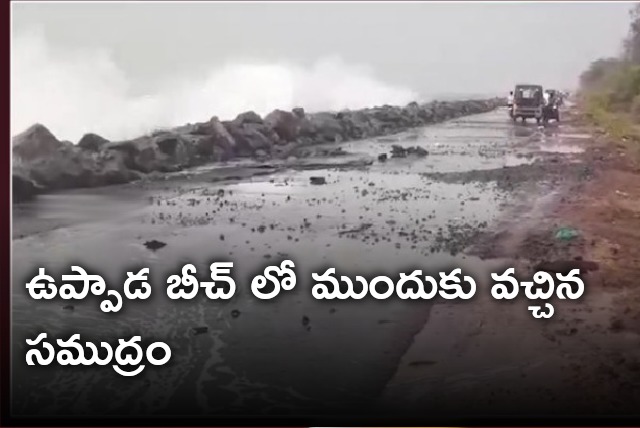 Killer waves at Uppada beach 