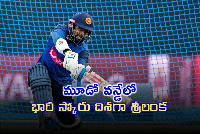 Sri Lanka eyes on huge total in 3rd ODI