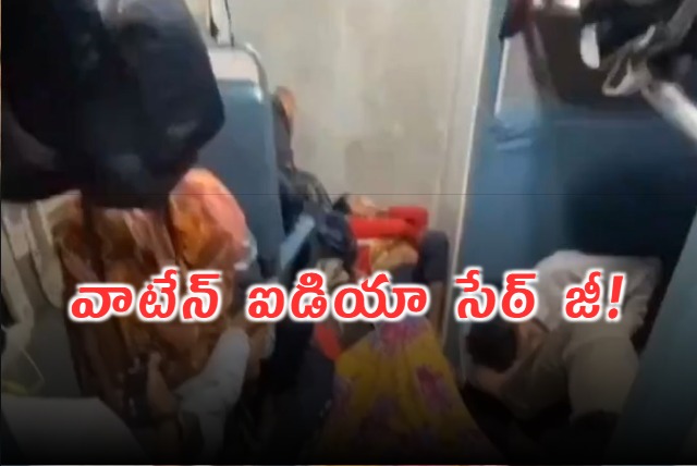 Man Uses Bedsheet To Make A Hammock And Sleeps In Overcrowded Train